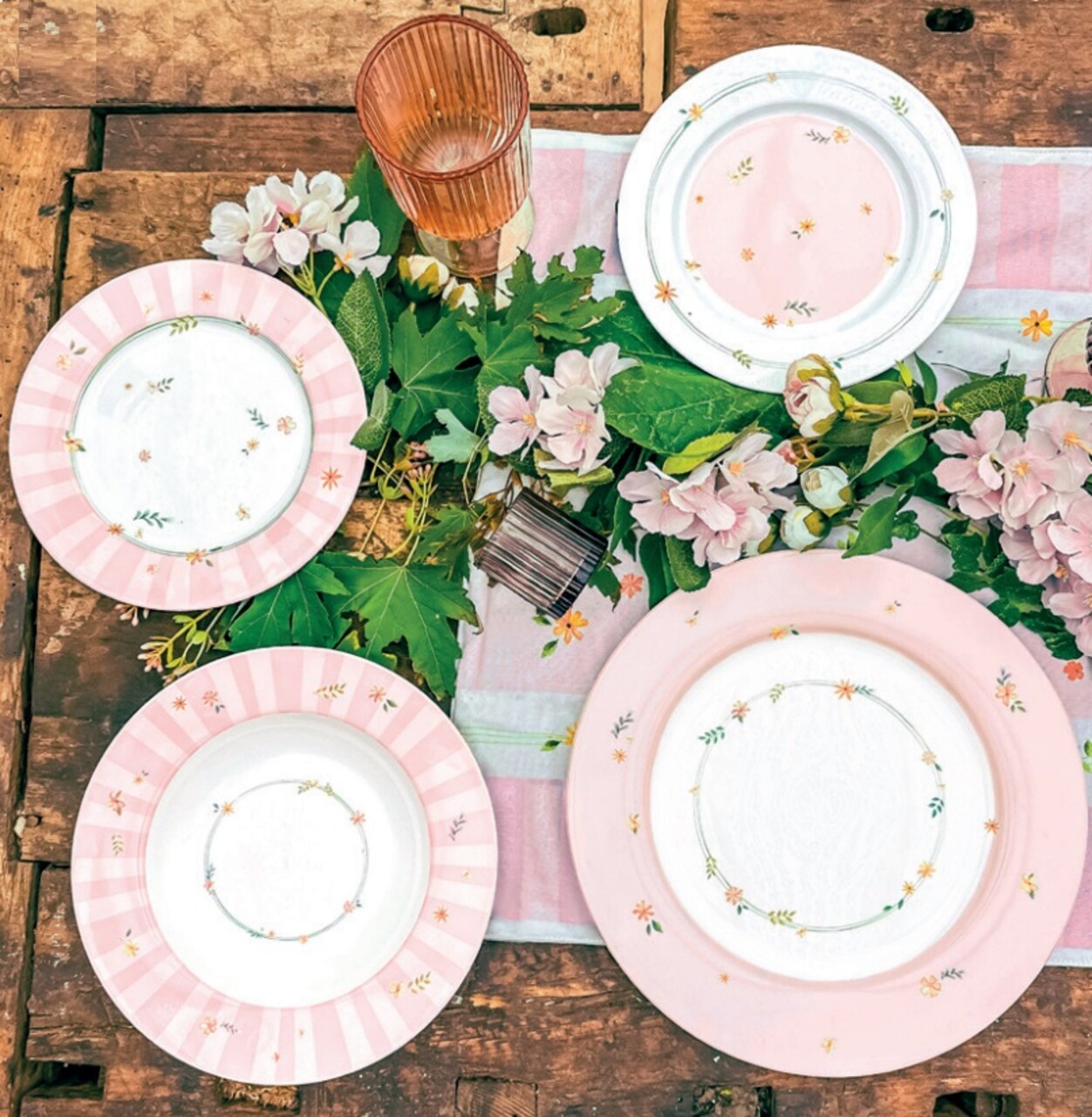 Serviciu de masa 18 piese, Brandani, Polline Pink, portelan New Bone China - imagine 6
